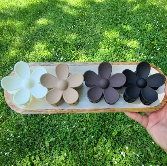 Flower Claw Clips | Set of 4 Hair Clips - Picture 3 of 15